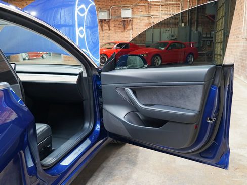 Used 2020 Tesla Model 3 Standard Range Plus RWD image 43