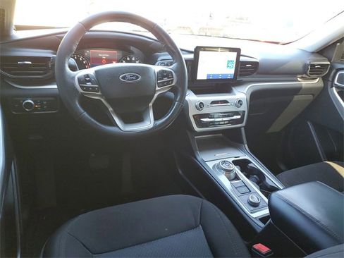 Used 2022 Ford Explorer XLT image 11