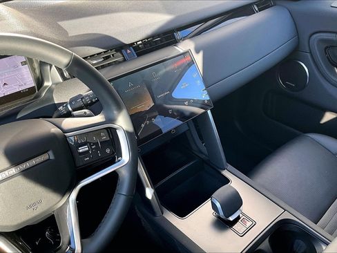 Used 2025 Land Rover Discovery Sport S image 32