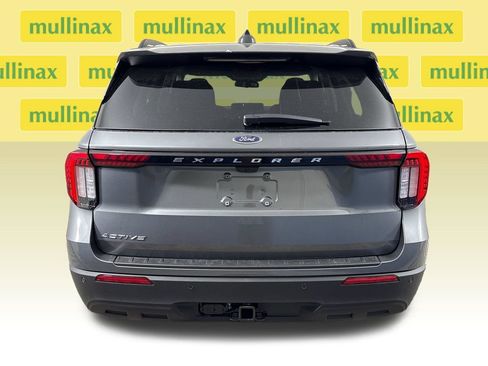 New 2026 Ford Explorer Active RWD image 9