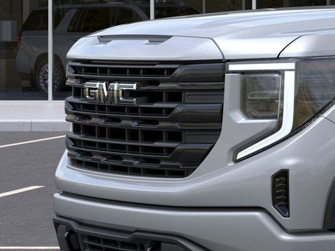 Used 2022 GMC Sierra 1500 Elevation w/ LPO, Elevation Black Package AWD/4WD image 13