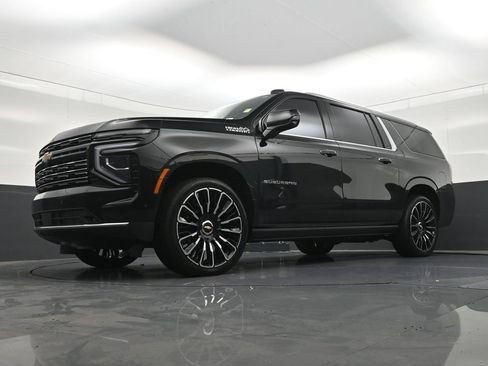 Used 2026 Chevrolet Suburban High Country AWD/4WD image 25