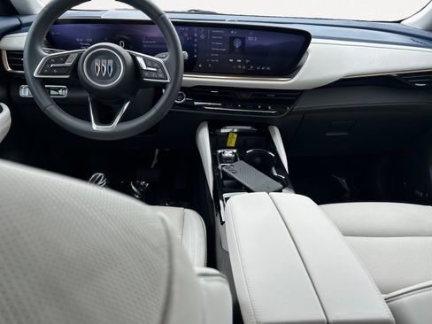Used 2025 Buick Envision Avenir AWD/4WD image 3