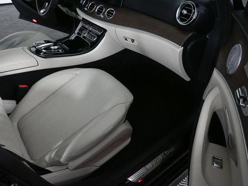 Used 2017 Mercedes-Benz E 300 4MATIC image 22