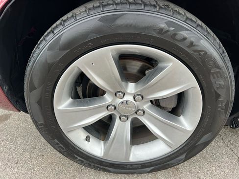 Used 2019 Dodge Challenger SXT image 2