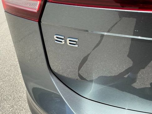 Used 2024 Volkswagen Tiguan SE AWD/4WD image 6