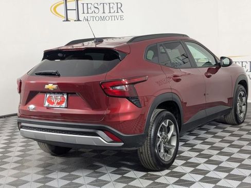 Used 2025 Chevrolet Trax LT w/ LT Convenience Package image 7