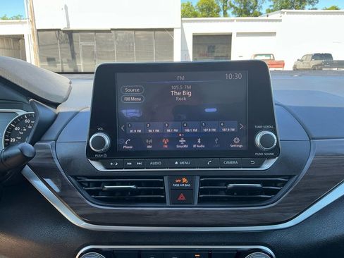 Used 2025 Nissan Altima 2.5 SV FWD image 26