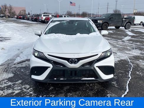 Used 2023 Toyota Camry SE image 3