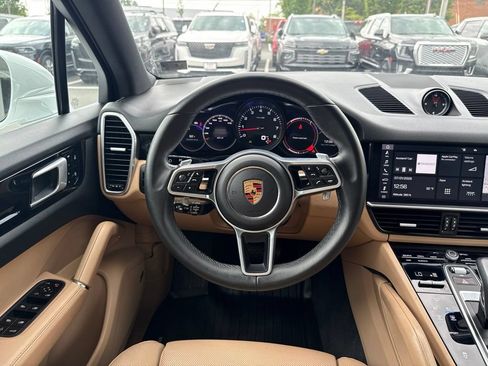 Used 2020 Porsche Cayenne AWD/4WD image 12