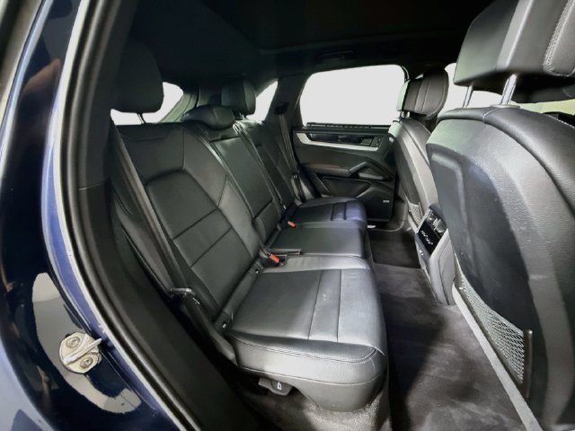 Used 2024 Porsche Cayenne AWD/4WD image 26