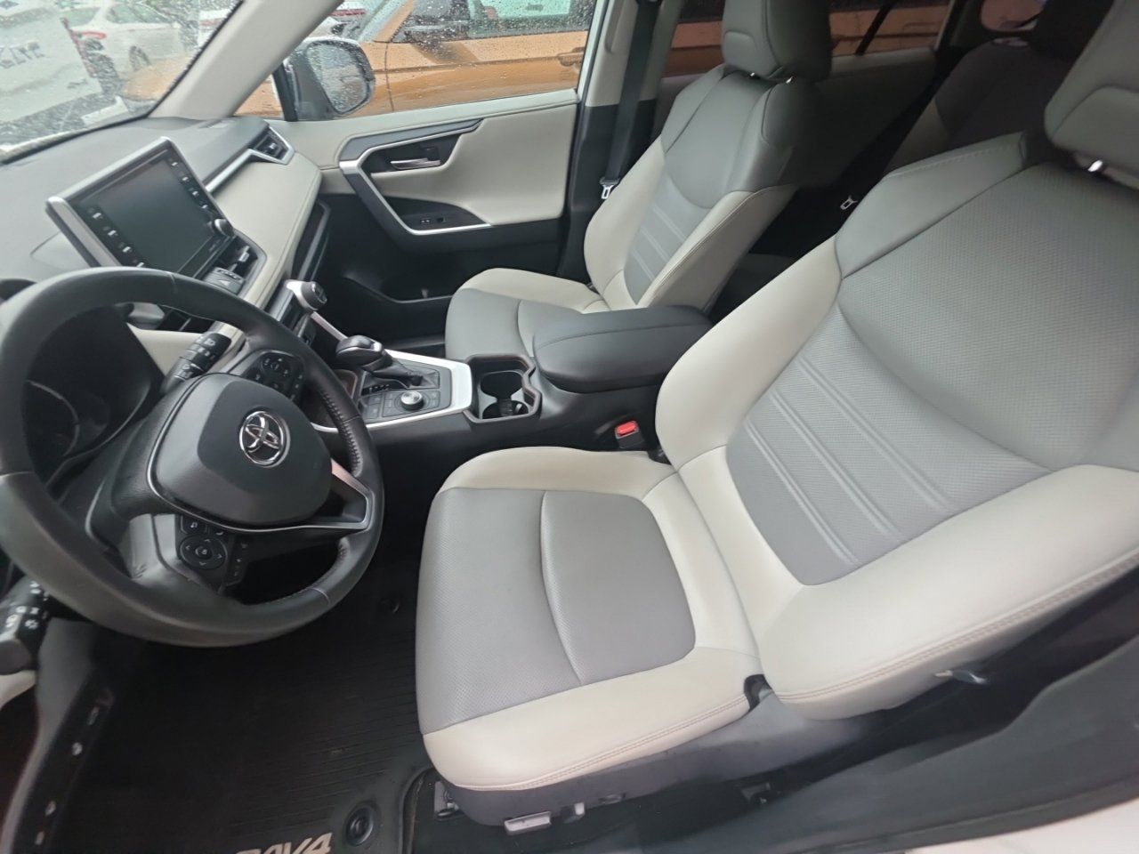 Used 2019 Toyota RAV4 Limited w/ Cold Weather Package AWD/4WD image 16