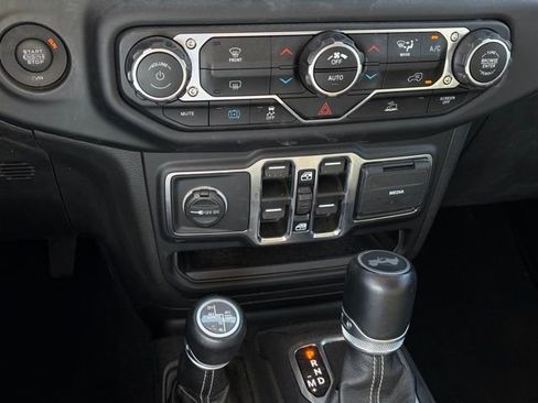 Used 2021 Jeep Wrangler Unlimited Sahara image 21