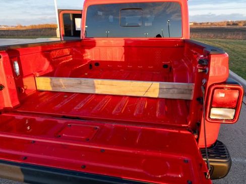 Used 2020 Jeep Gladiator Rubicon w/ Cold Weather Group image 19