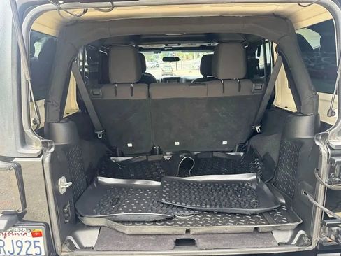 Used 2018 Jeep Wrangler Unlimited Sport AWD/4WD image 12