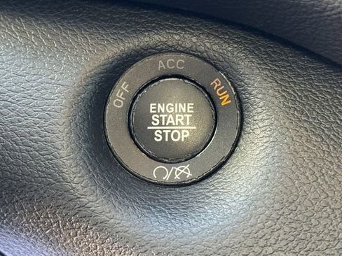 Used 2019 Jeep Cherokee Limited w/ Technology Group image 18