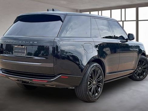 Used 2025 Land Rover Range Rover SE AWD/4WD image 2