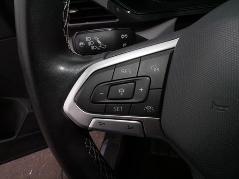 Certified 2022 Volkswagen Taos SEL image 26