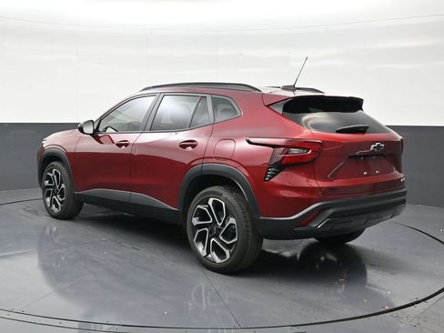 Used 2024 Chevrolet Trax RS FWD image 3