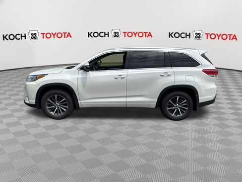 Used 2017 Toyota Highlander XLE AWD/4WD image 4