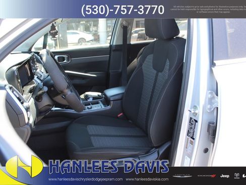 Used 2022 Kia Sorento LX AWD/4WD image 12