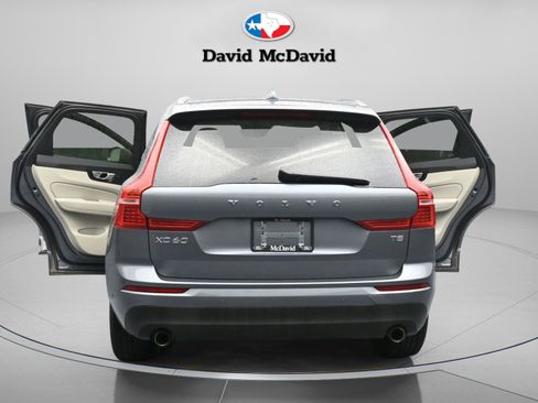 Used 2019 Volvo XC60 T5 Momentum w/ Premium Package image 12