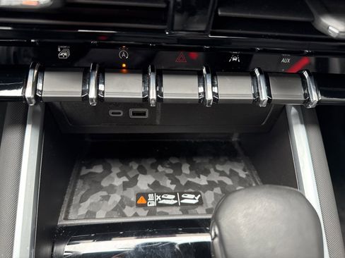 Used 2023 Chevrolet Colorado Z71 w/ Z71 Convenience Package 2 image 27