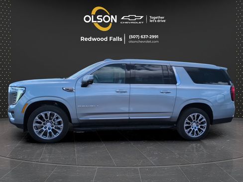 Used 2025 GMC Yukon XL Denali AWD/4WD image 2