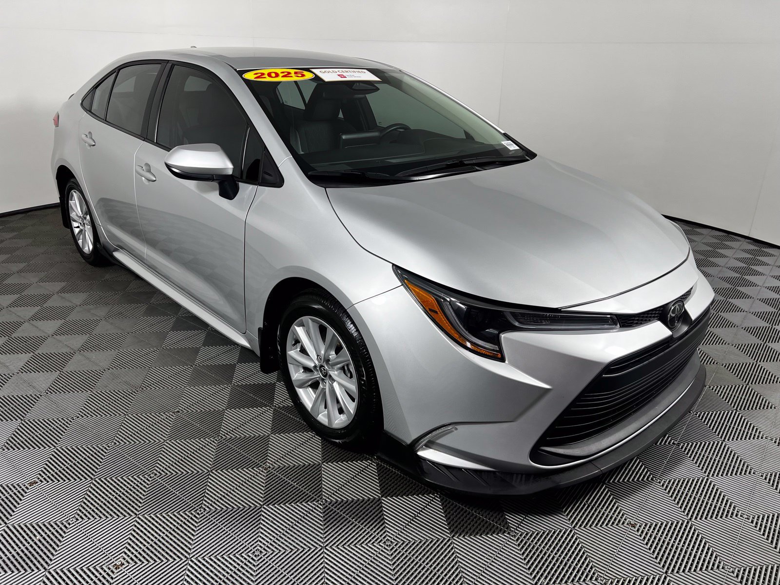Used 2025 Toyota Corolla LE w/ LE Premium Package FWD image 3