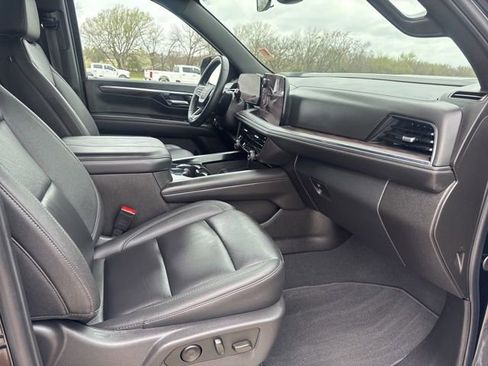 Used 2025 Chevrolet Tahoe LT AWD/4WD image 19