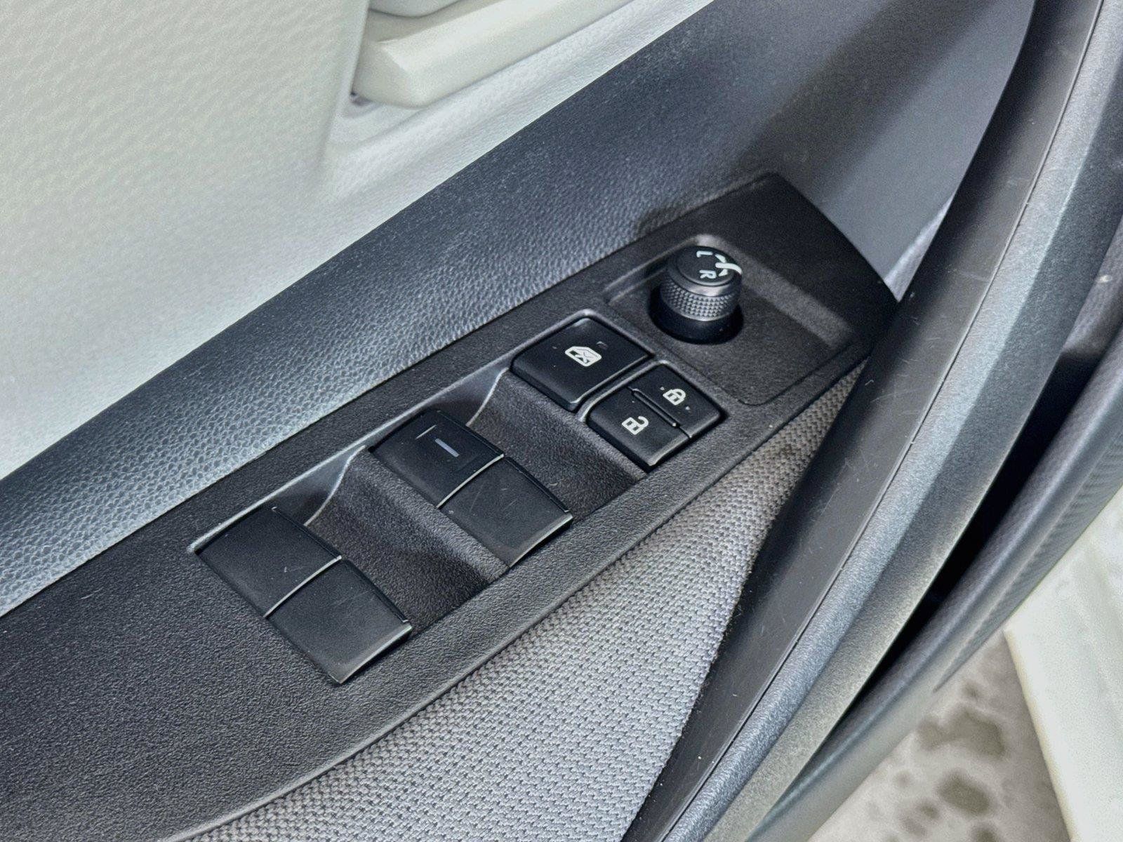 Used 2025 Toyota Corolla LE FWD image 17