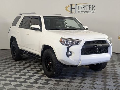 Used 2018 Toyota 4Runner SR5 Premium AWD/4WD image 2