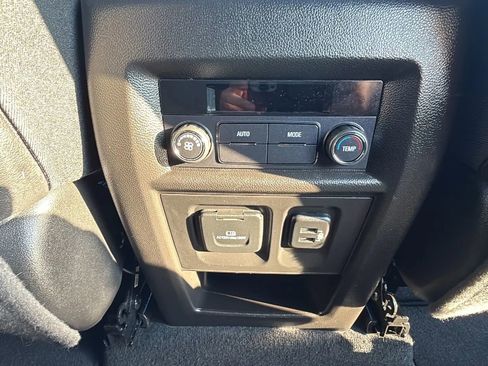Used 2023 Chevrolet Traverse LT w/ LT Premium Package AWD/4WD image 21
