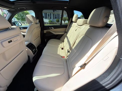 Used 2019 BMW X5 xDrive40i w/ Convenience Package AWD/4WD image 17