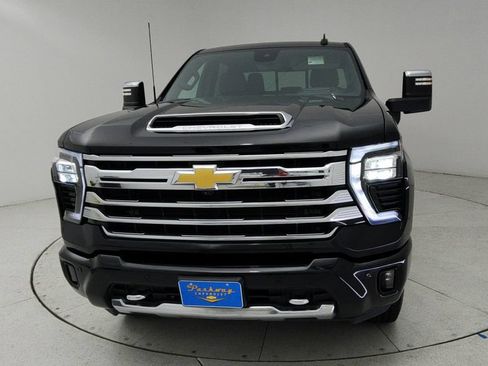 Used 2024 Chevrolet Silverado 2500 High Country w/ Technology Package AWD/4WD image 2