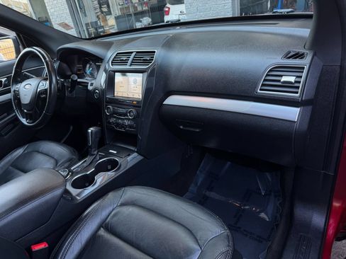 Used 2017 Ford Explorer XLT w/ Equipment Group 202A AWD/4WD image 24