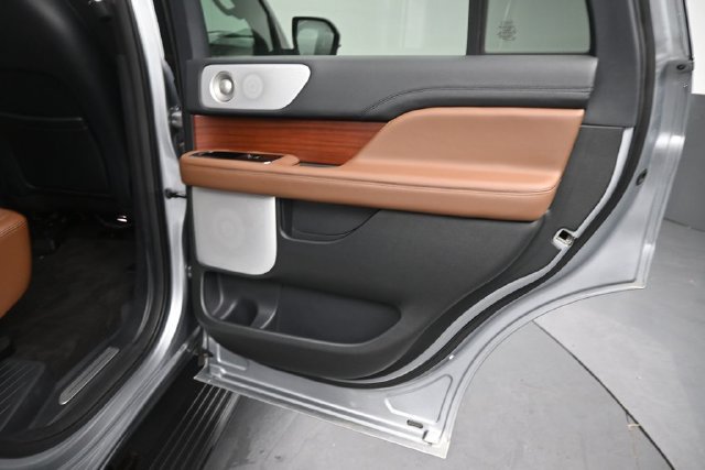 Certified 2023 Lincoln Navigator Reserve AWD/4WD image 30
