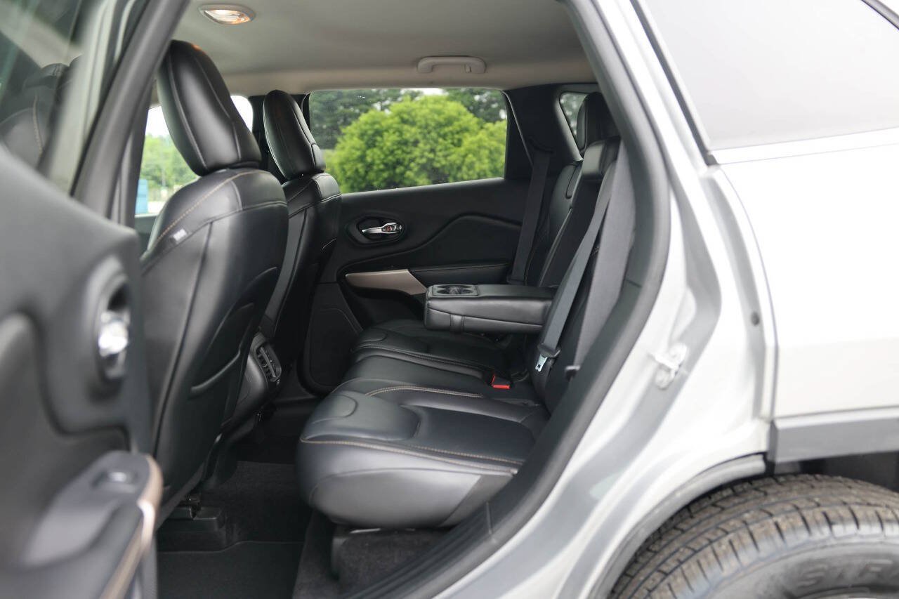 Used 2017 Jeep Cherokee Limited AWD/4WD image 17