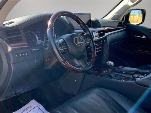 Used 2021 Lexus LX 570 4WD w/ Luxury Package image 11