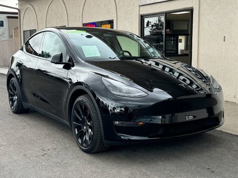 Used 2023 Tesla Model Y Long Range image 1