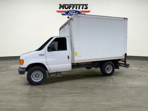 Used 2005 Ford E-350 and Econoline 350 Super Duty image 2