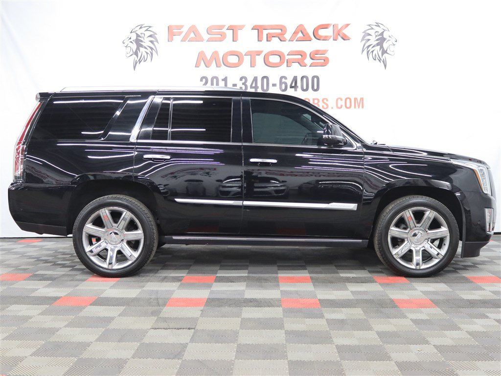 Used 2019 Cadillac Escalade Premium Luxury AWD/4WD image 4