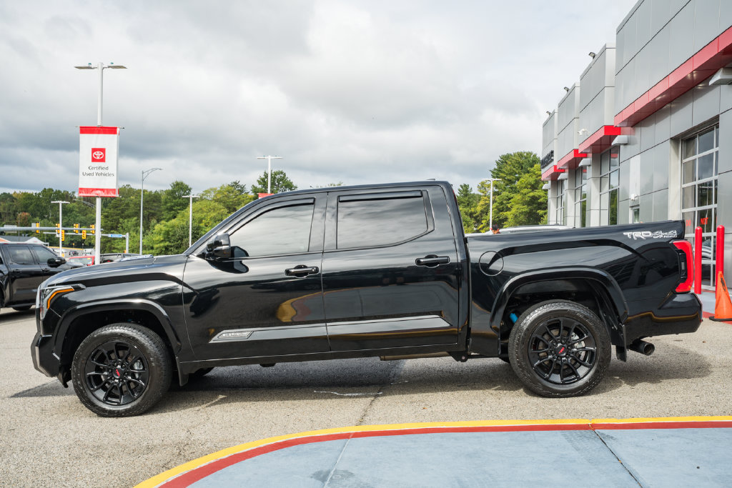 Used 2024 Toyota Tundra Platinum w/ TRD Off-Road Package AWD/4WD image 4