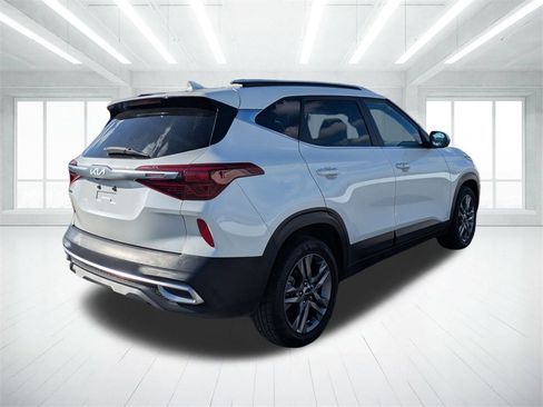 Used 2023 Kia Seltos S w/ Navigation Package image 3