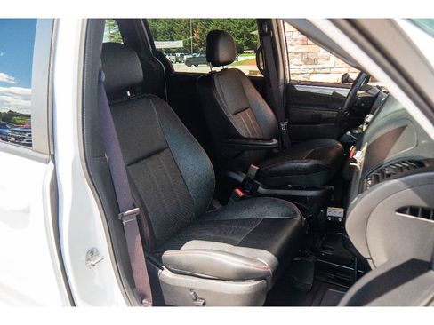 Used 2015 Dodge Grand Caravan R/T w/ Safety Sphere Group FWD image 15