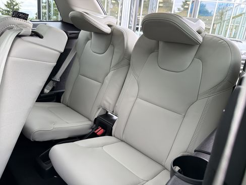 Used 2025 Volvo XC90 B6 Ultra w/ Protection Package Premier AWD/4WD image 27