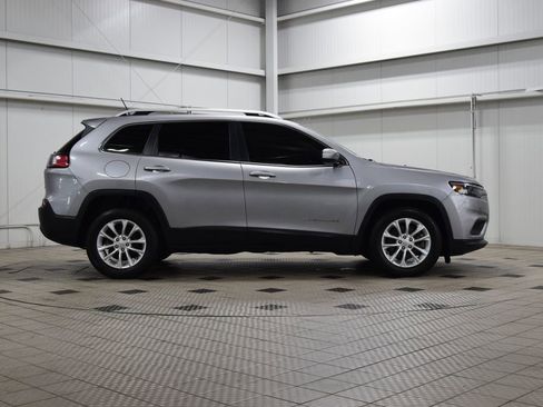 Used 2019 Jeep Cherokee Latitude w/ Cold Weather Group FWD image 9