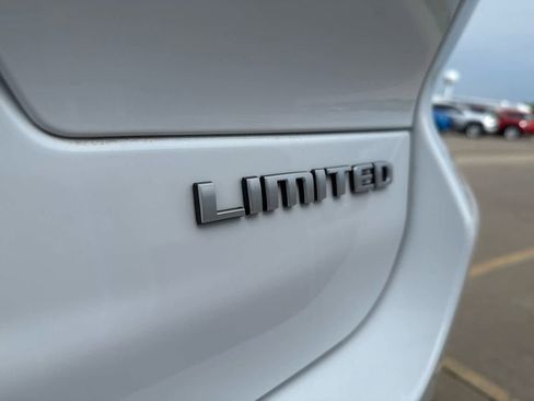 Used 2024 Jeep Grand Cherokee L Limited image 10