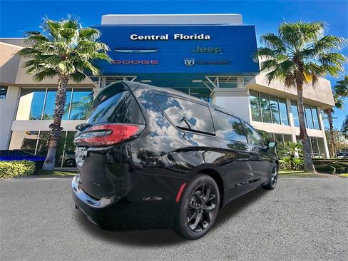 New 2026 Chrysler Pacifica Limited w/ S Appearance Package image 5