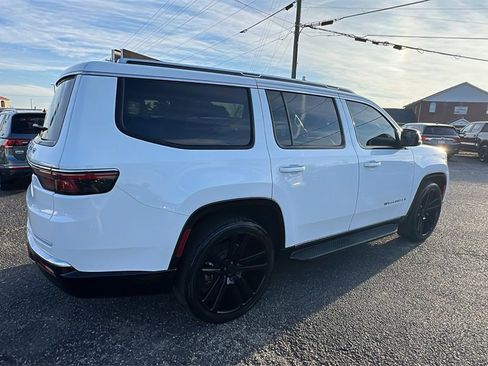 Used 2023 Jeep Wagoneer 4WD image 5